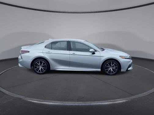 2024 Toyota Camry Hybrid SE