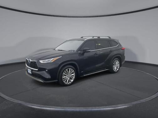 2023 Toyota Highlander Hybrid Platinum