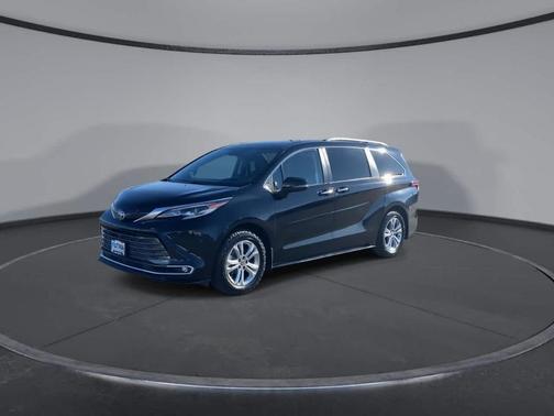 2022 Toyota Sienna Platinum 7 Passenger