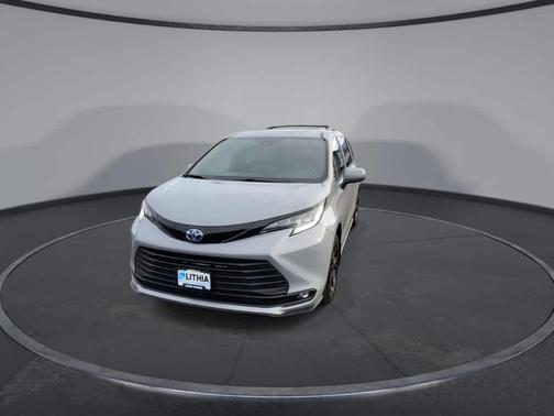 2025 Toyota Sienna Woodland Edition