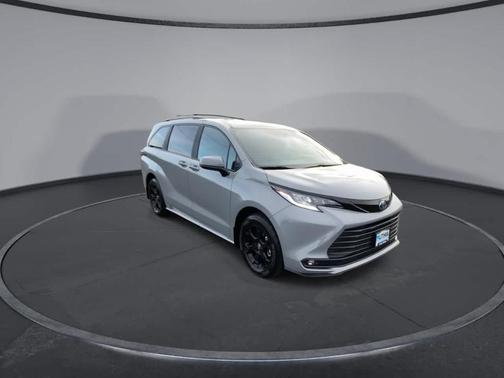 2025 Toyota Sienna Woodland Edition