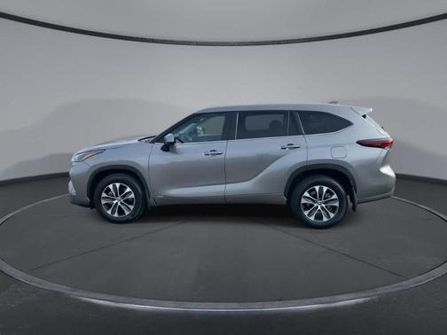 2025 Toyota Highlander Hybrid XLE