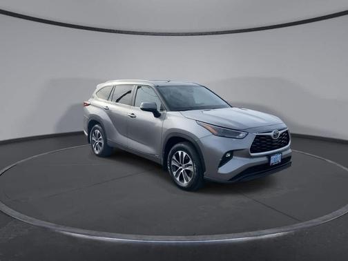 2025 Toyota Highlander Hybrid XLE