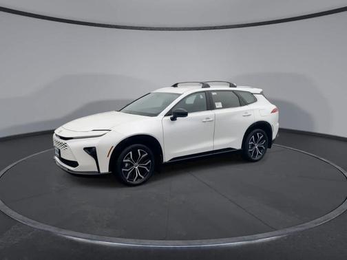 2025 Toyota Crown Signia XLE