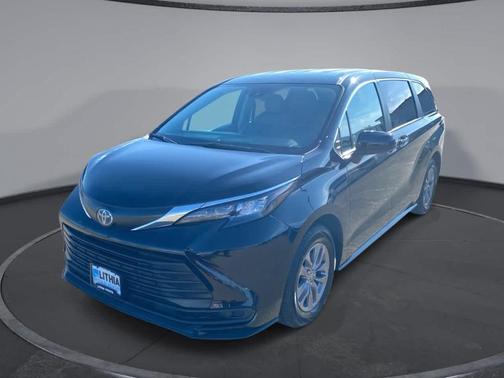 2024 Toyota Sienna LE