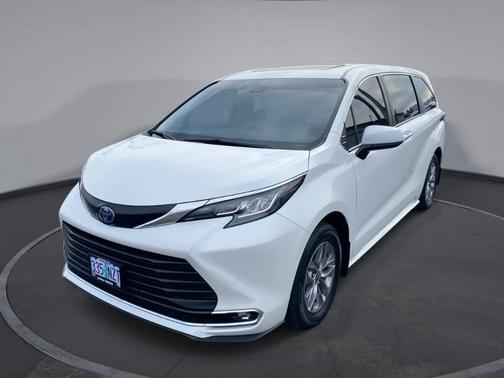 2023 Toyota Sienna XLE