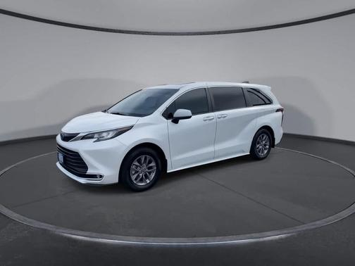 2023 Toyota Sienna XLE