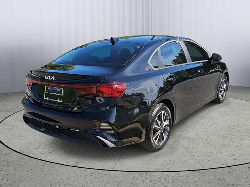 Aurora Black Pearl 2023 Kia Forte LXS