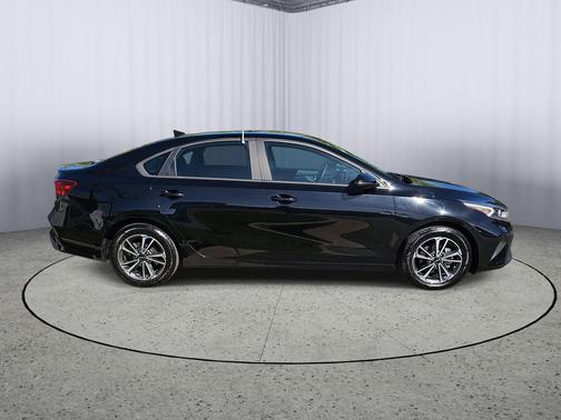 Aurora Black Pearl 2023 Kia Forte LXS