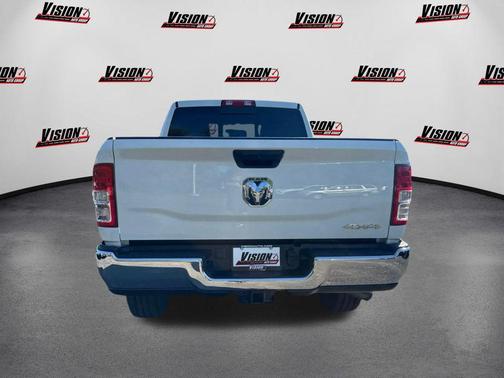 2022 RAM 2500 Tradesman Crew Cab 4x4 6'4' Box