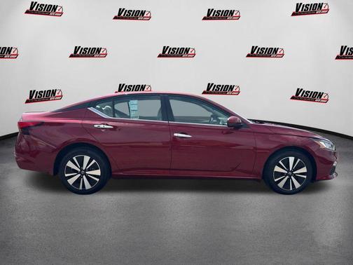 Scarlet Ember Tintcoat 2022 Nissan Altima 2.5 SV