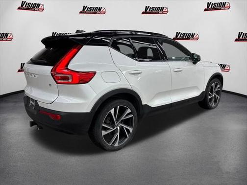 2021 Volvo XC40 T5 R-Design