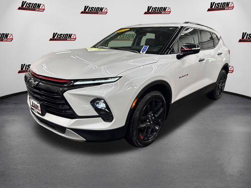 Iridescent Pearl Tricoat 2024 Chevrolet Blazer 3LT