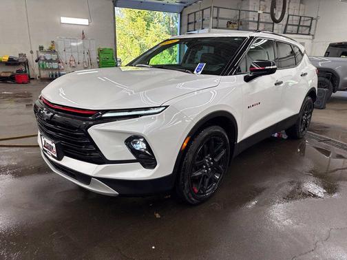 Iridescent Pearl Tricoat 2024 Chevrolet Blazer 3LT