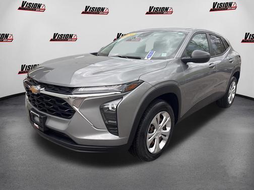 Sterling Gray Metallic 2024 Chevrolet Trax LS