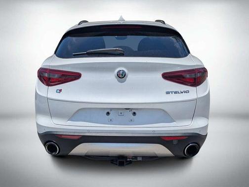 White Tri-Coat 2018 Alfa Romeo Stelvio Ti