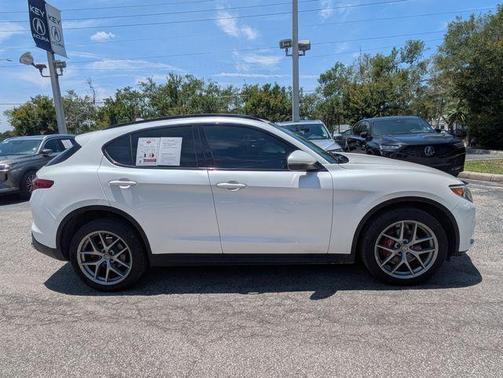 White Tri-Coat 2018 Alfa Romeo Stelvio Ti