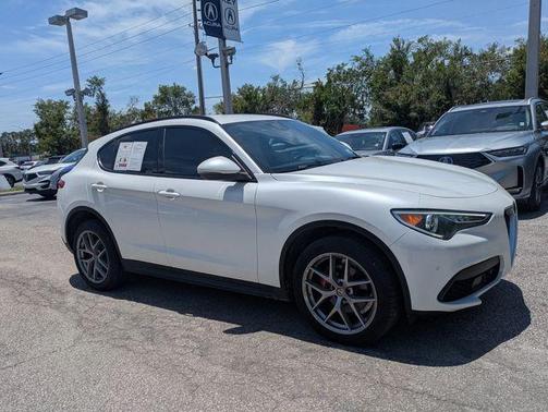 White Tri-Coat 2018 Alfa Romeo Stelvio Ti