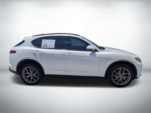 White Tri-Coat 2018 Alfa Romeo Stelvio Ti