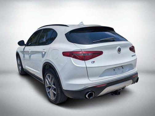 White Tri-Coat 2018 Alfa Romeo Stelvio Ti