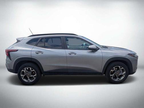 Sterling Gray Metallic 2025 Chevrolet Trax LT