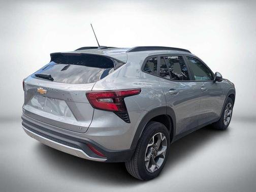 Sterling Gray Metallic 2025 Chevrolet Trax LT