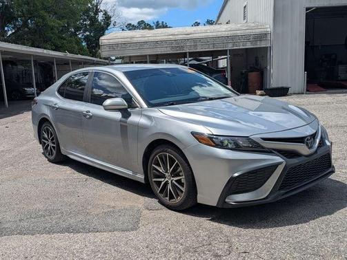 Celestial Silver Metallic 2023 Toyota Camry SE