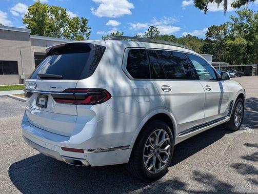 White Metallic 2026 BMW X7 xDrive40i