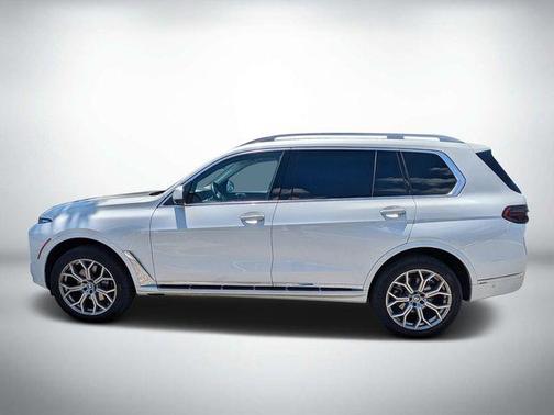 White Metallic 2026 BMW X7 xDrive40i