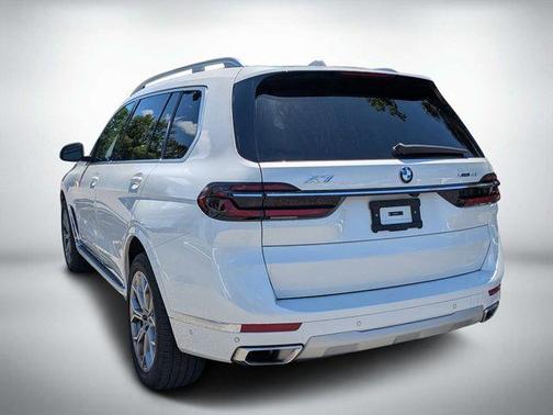 White Metallic 2026 BMW X7 xDrive40i