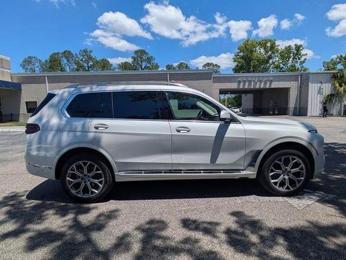 White Metallic 2026 BMW X7 xDrive40i