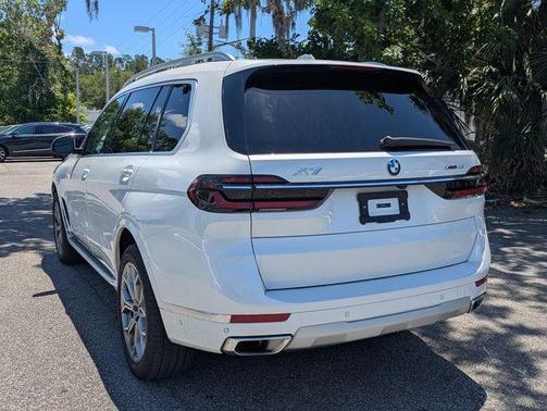 White Metallic 2026 BMW X7 xDrive40i