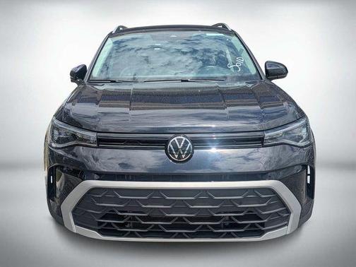 Deep Black Pearl Effect 2025 Volkswagen Taos 1.5T SE