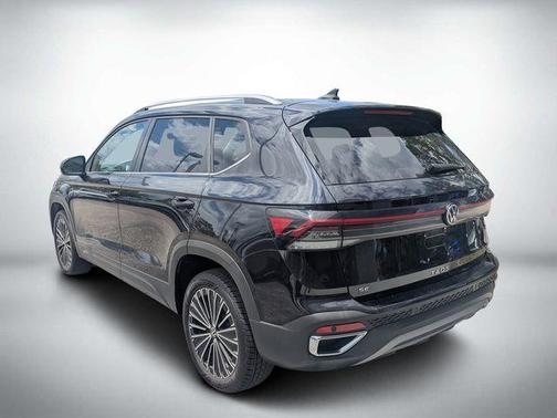 Deep Black Pearl Effect 2025 Volkswagen Taos 1.5T SE