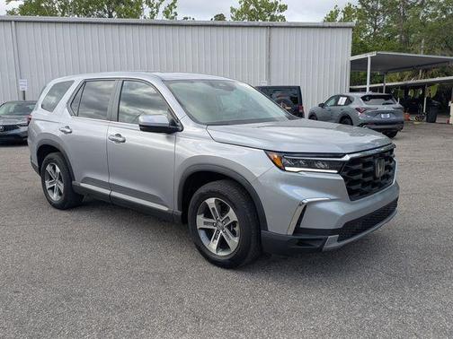 Lunar Silver Metallic 2023 Honda Pilot EX-L 7-Passenger