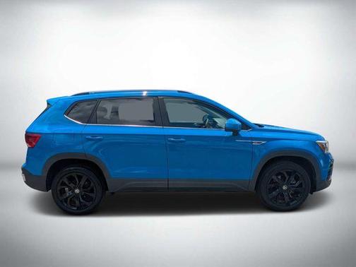 Cornflower Blue 2022 Volkswagen Taos 1.5T SE