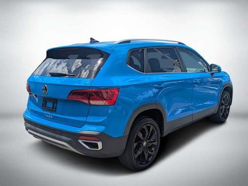 Cornflower Blue 2022 Volkswagen Taos 1.5T SE