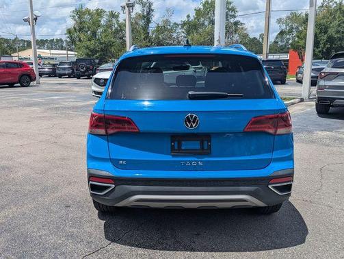 Cornflower Blue 2022 Volkswagen Taos 1.5T SE