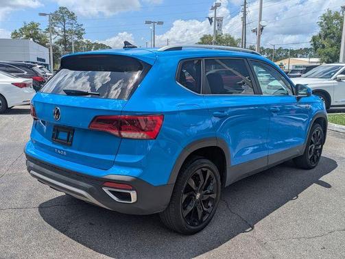 Cornflower Blue 2022 Volkswagen Taos 1.5T SE