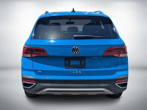 Cornflower Blue 2022 Volkswagen Taos 1.5T SE