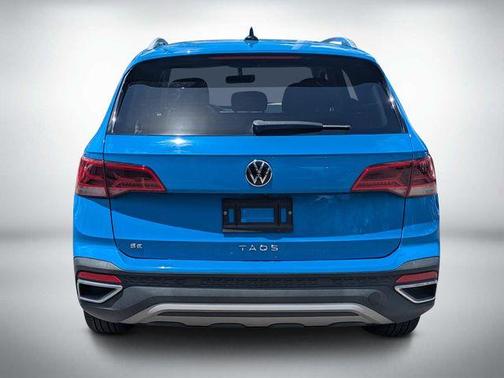Cornflower Blue 2022 Volkswagen Taos 1.5T SE