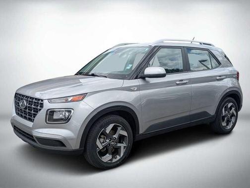 Shimmering Silver 2024 Hyundai VENUE SEL