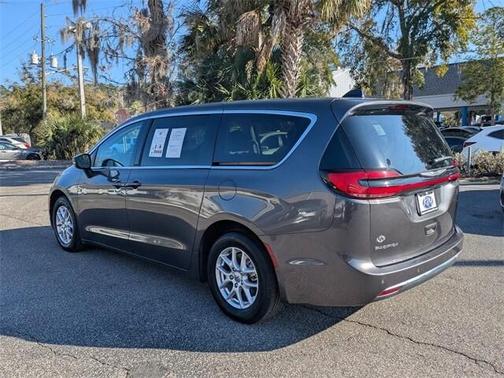 2023 Chrysler Pacifica Touring-L