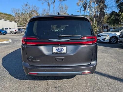 2023 Chrysler Pacifica Touring-L