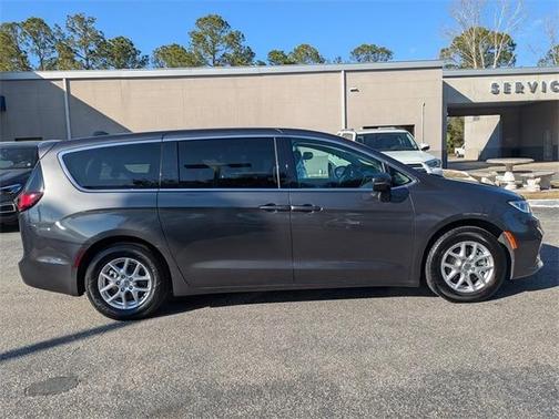2023 Chrysler Pacifica Touring-L