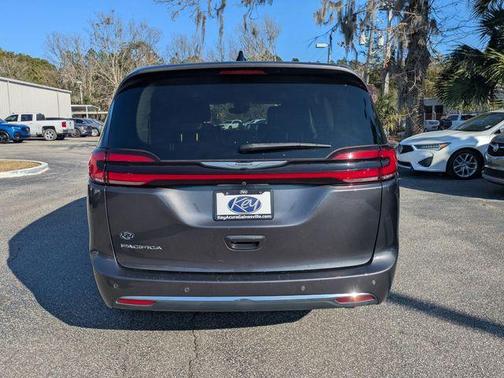 2023 Chrysler Pacifica Touring-L