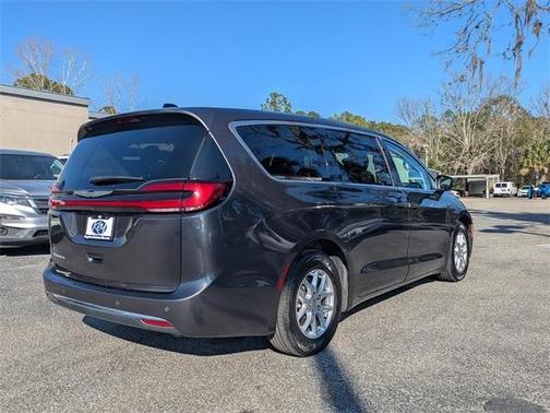 2023 Chrysler Pacifica Touring-L