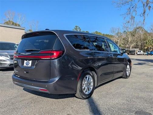 2023 Chrysler Pacifica Touring-L