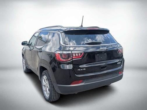 Diamond Black 2024 Jeep Compass Latitude