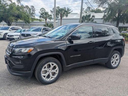 Diamond Black 2024 Jeep Compass Latitude